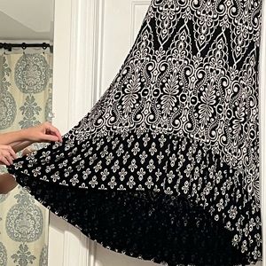 ELLE Black & Cream Skirt M